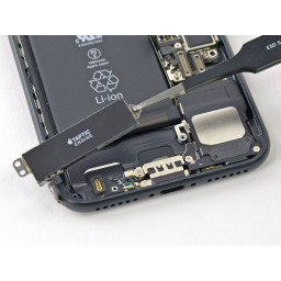 Замена двигателя iPhone 7 Taptic
